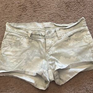 Women’s Levi’s digital camo gray shorts